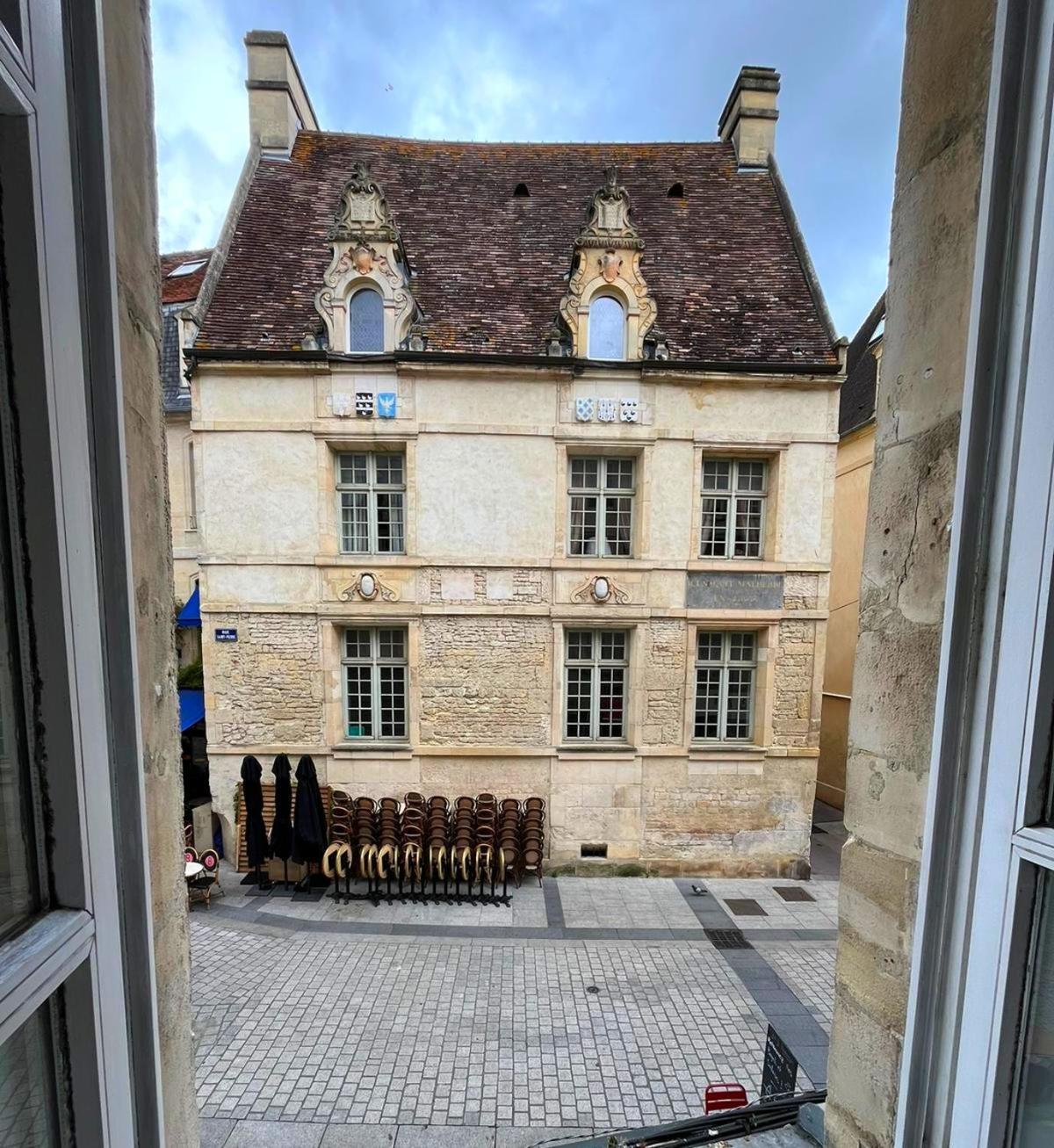 Elegant Studio En Hypercentre Dans Le Quartier Historique Anime Avec Parking Gratuit Caen Extérieur photo